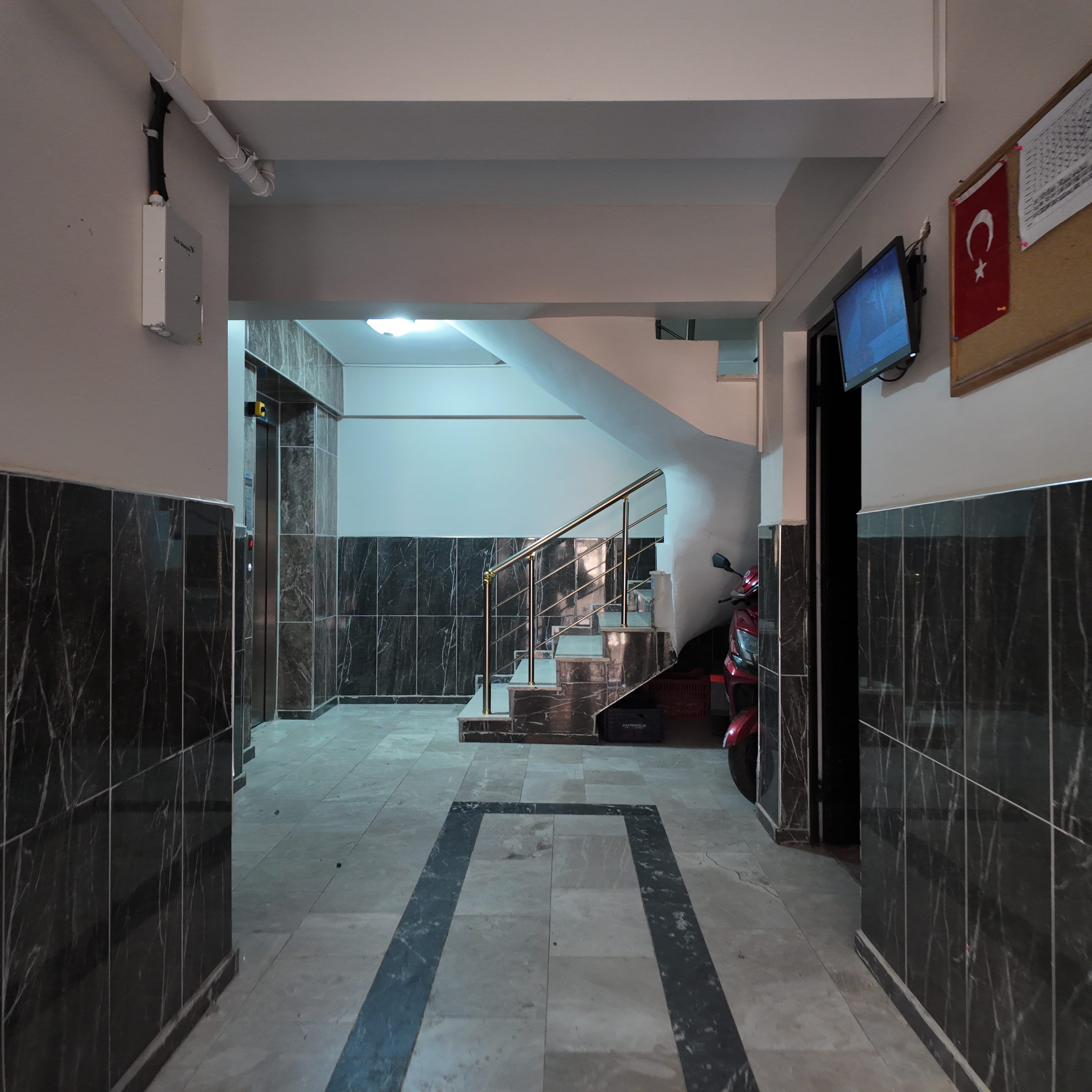 CUMHURİYET RİNG YOLUNDA 95 M2 2+1 BAKIMLI ASANSÖRLÜ DAİRE 19
