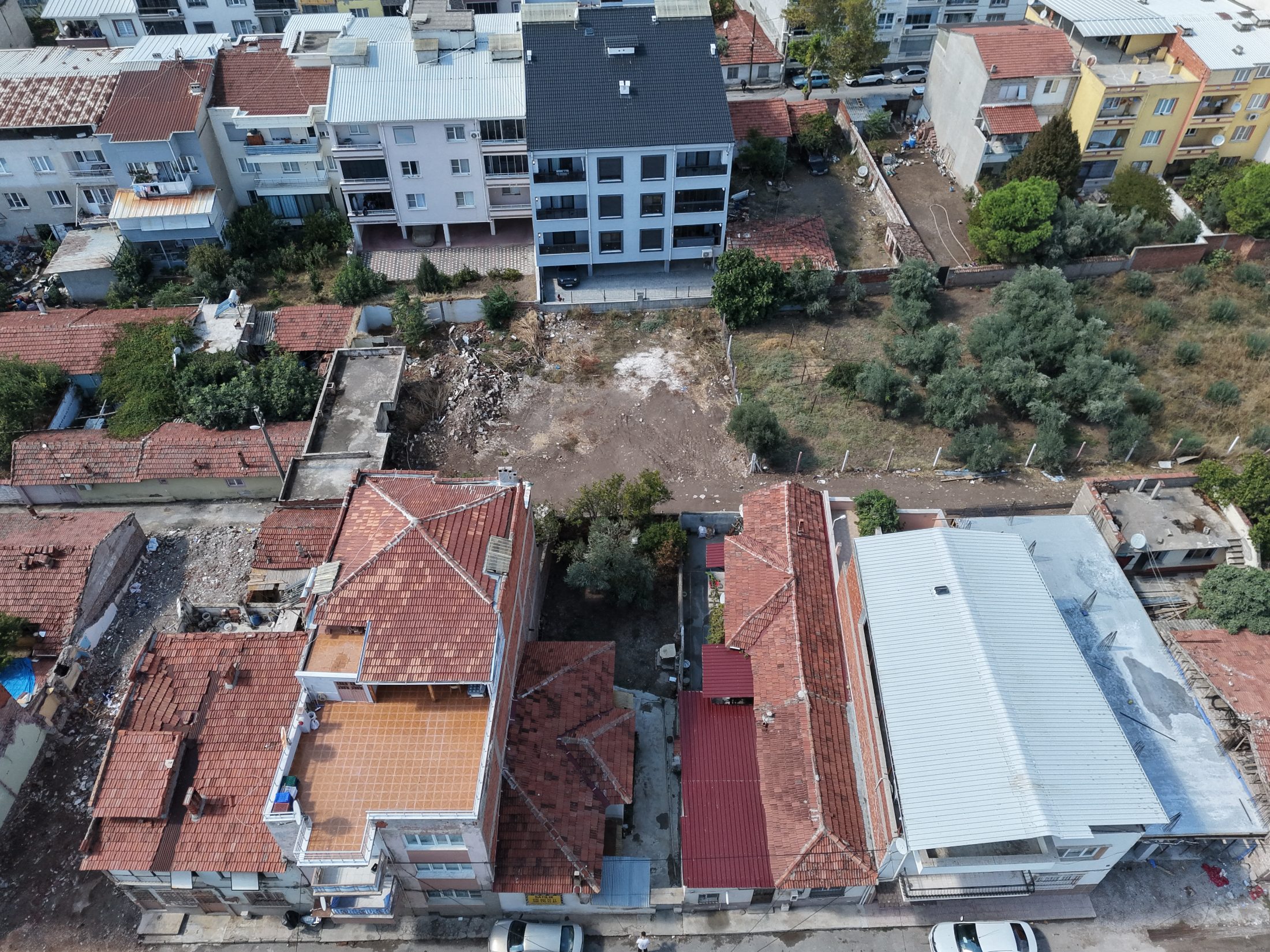 Atatürk Mahallesinde Müstakil Evli 175 m² 3 Kat İmarlı Arsa 2