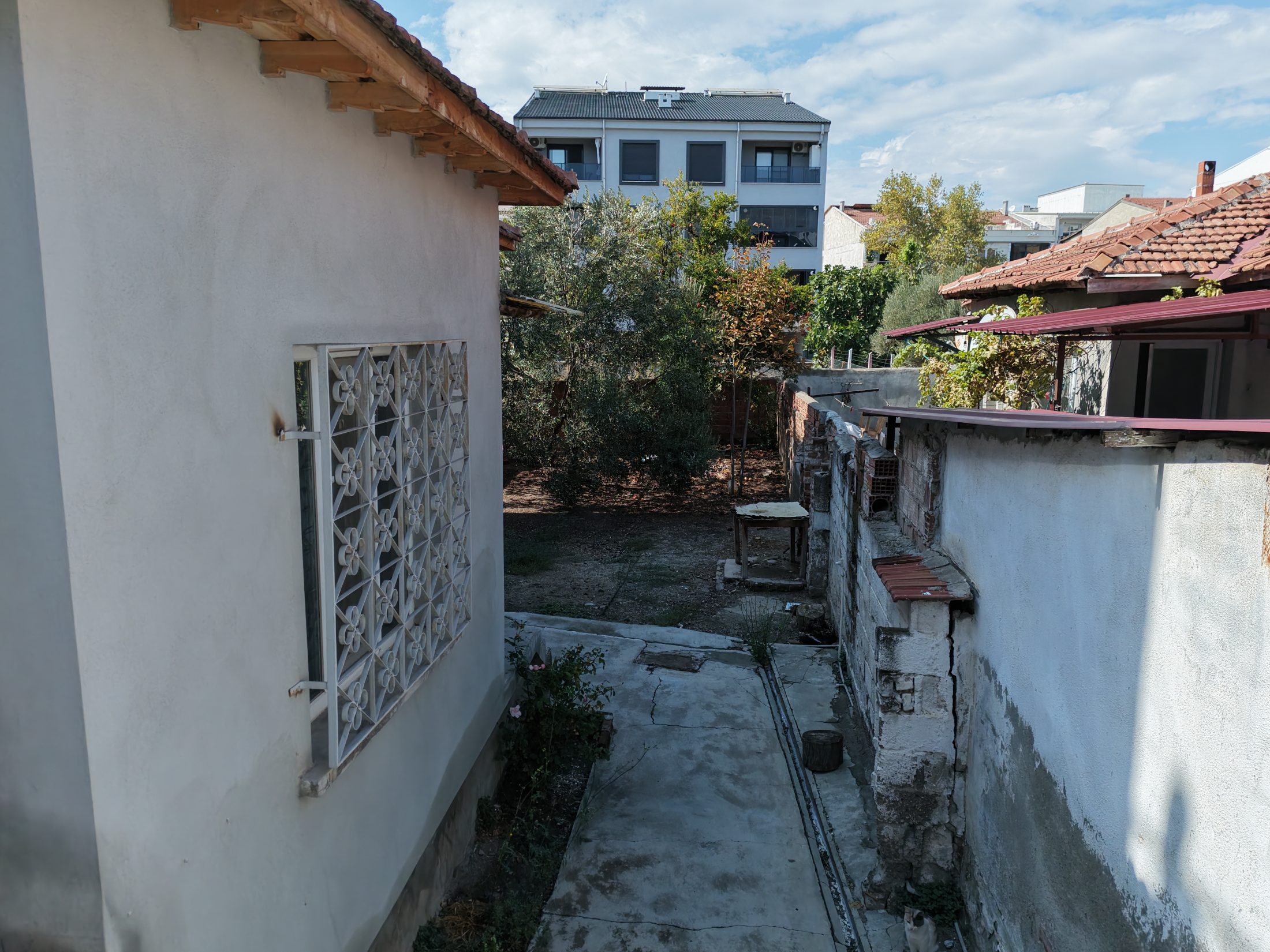 Atatürk Mahallesinde Müstakil Evli 175 m² 3 Kat İmarlı Arsa 12