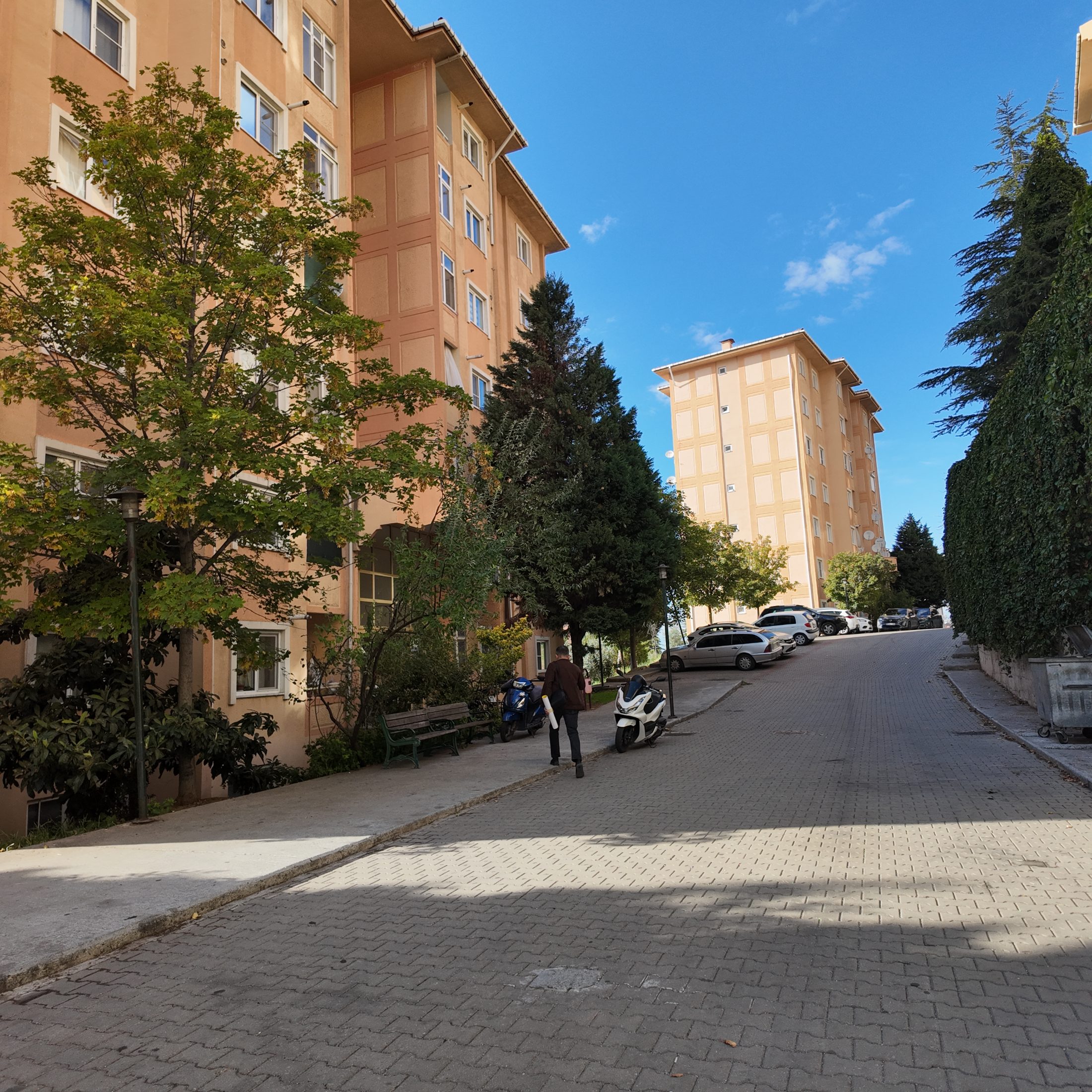 TOKİ KONUTLARI SEVİLEN BLOKTA SATILIK 130 M2 3+1 ARAKAT DAİRE 23