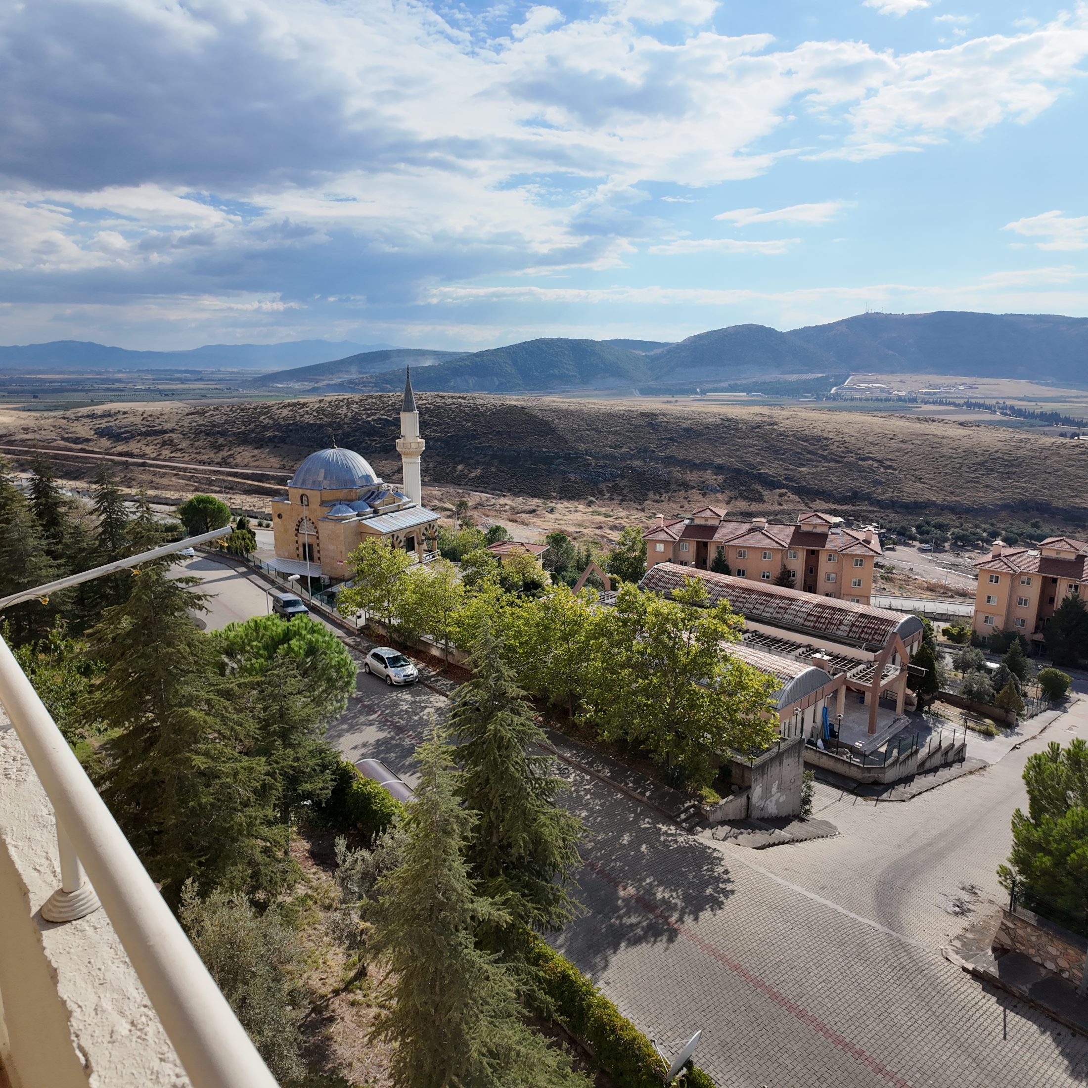 TOKİ KONUTLARI SEVİLEN BLOKTA SATILIK 130 M2 3+1 ARAKAT DAİRE 8