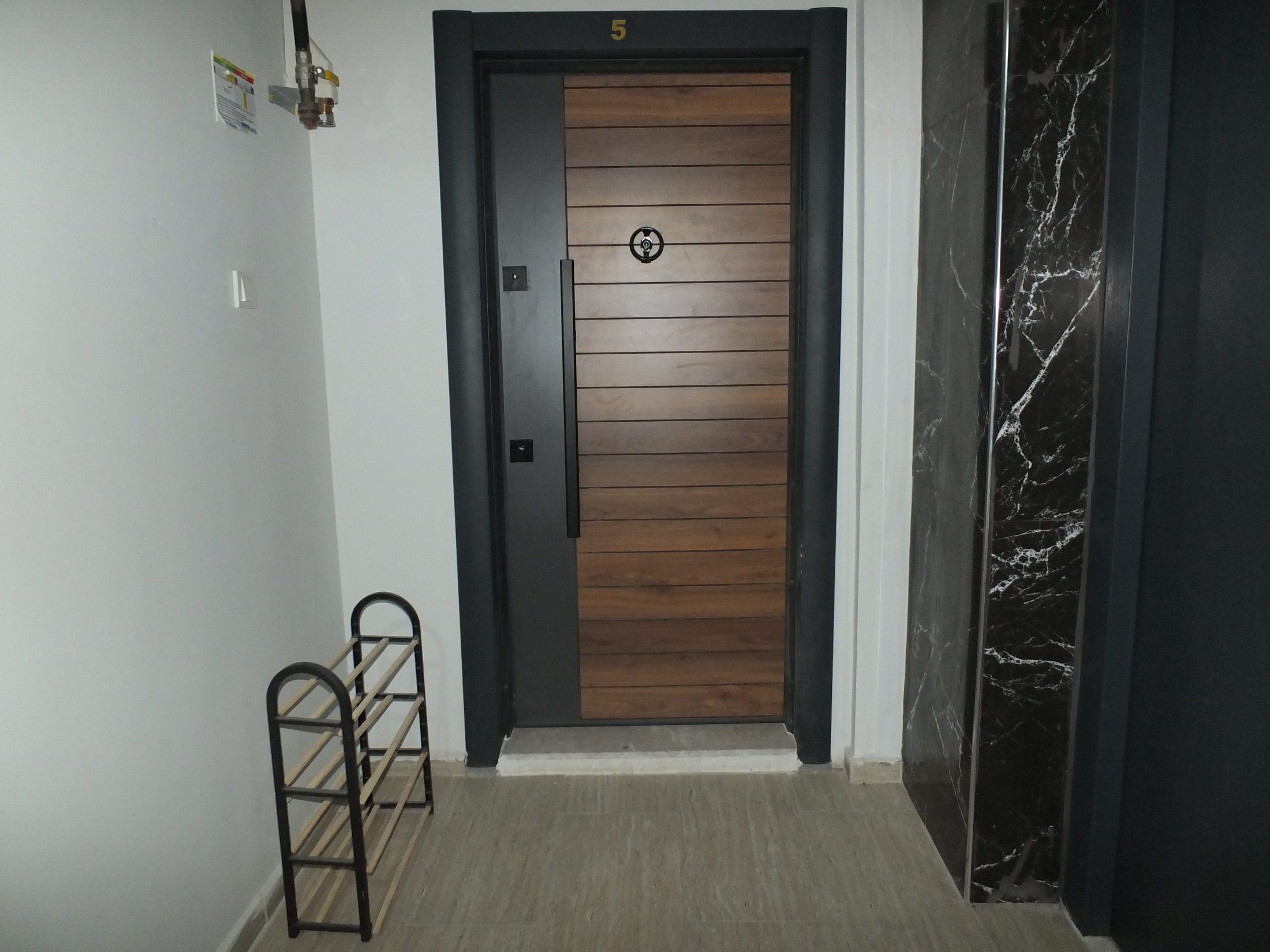 EFENDİ MAHALLESİ GENİŞ CADDE ÜZERİ 100 M2 2+1 SIFIR DAİRE 19