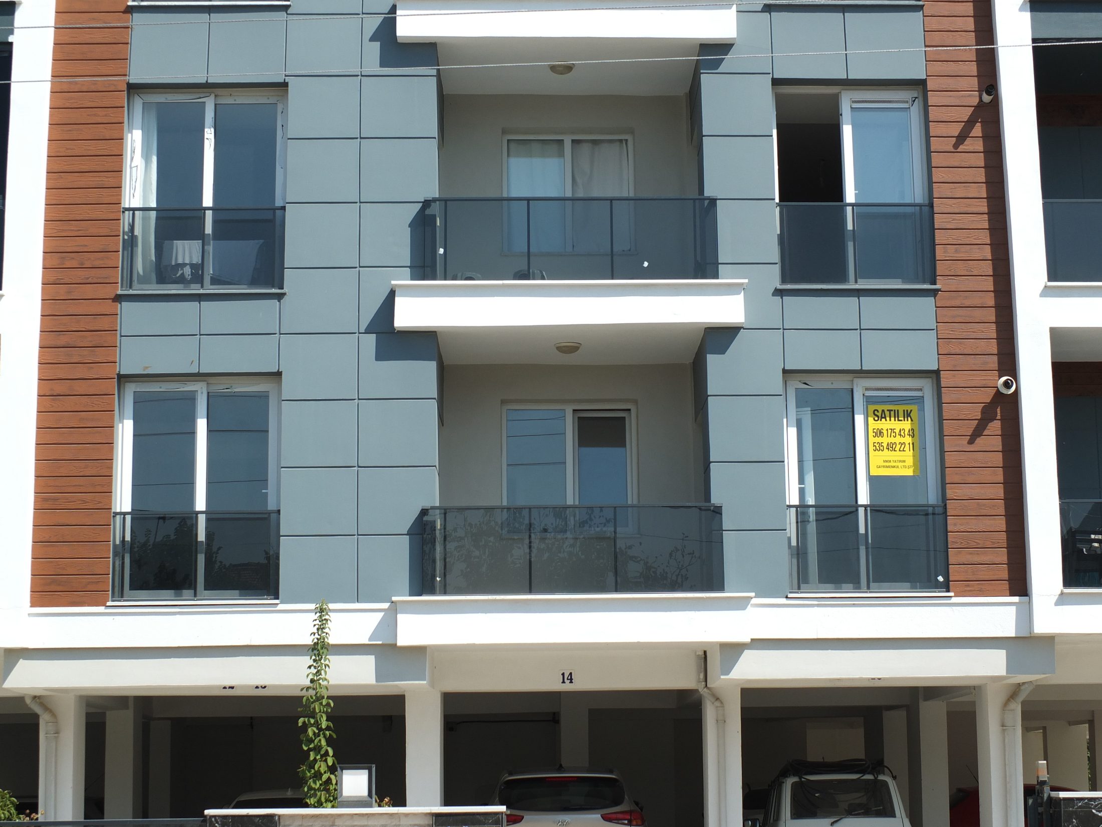 EFENDİ MAHALLESİ GENİŞ CADDE ÜZERİ 100 M2 2+1 SIFIR DAİRE 24